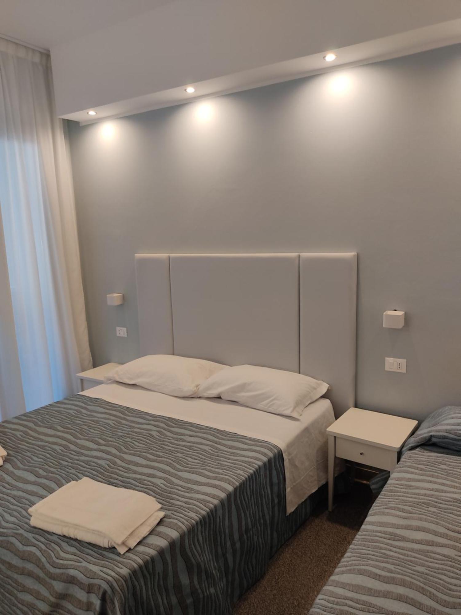 Hotel Caravel Park Rimini Exterior photo